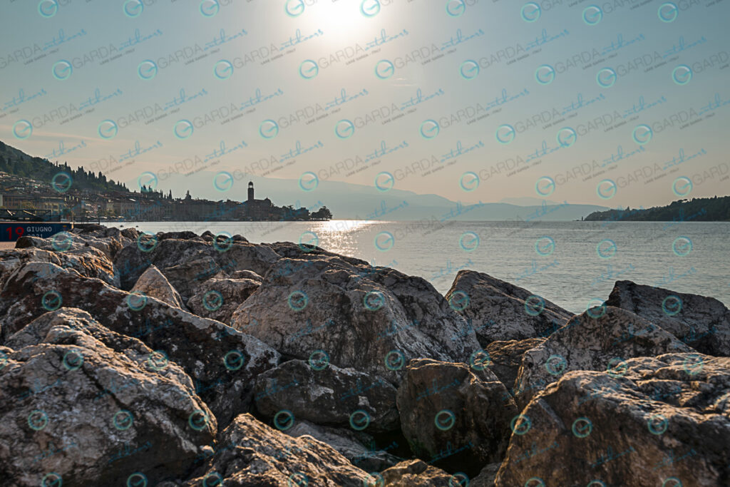 the rocks on the lake of Garda,