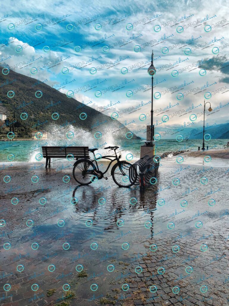 Torbole sul Garda – bicycles and waves