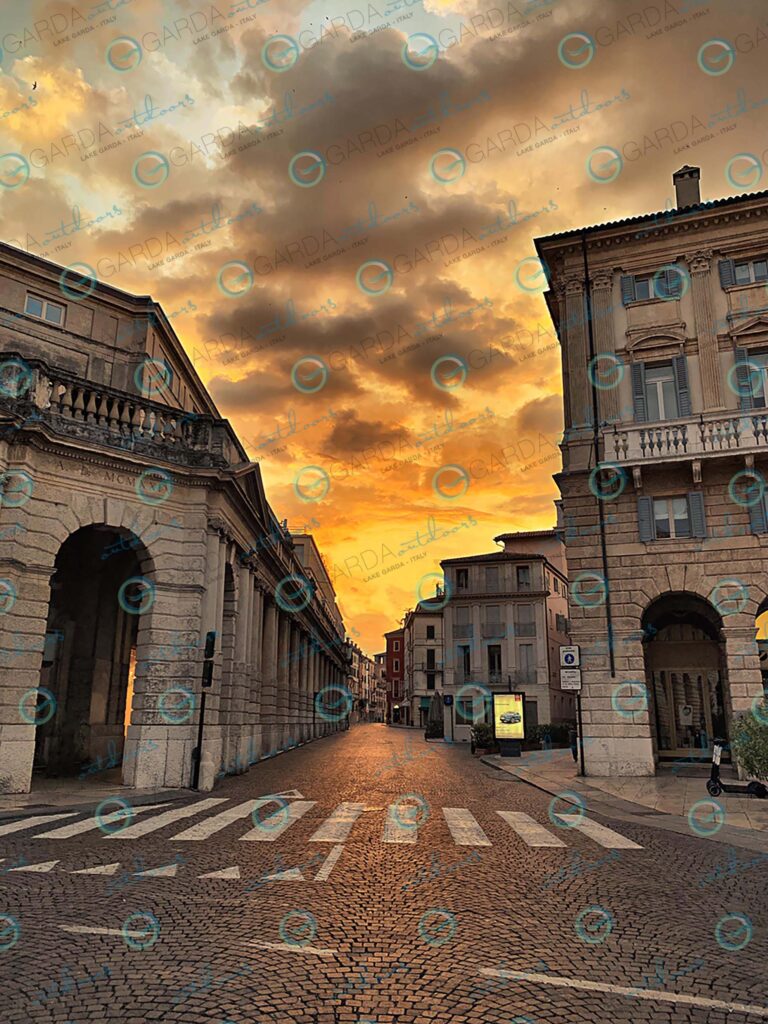 Verona – sunset in Via Roma