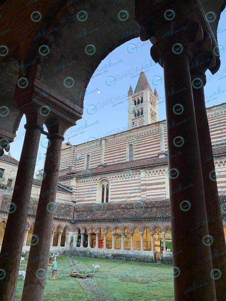 Verona – colonnade Basilica di San Zeno