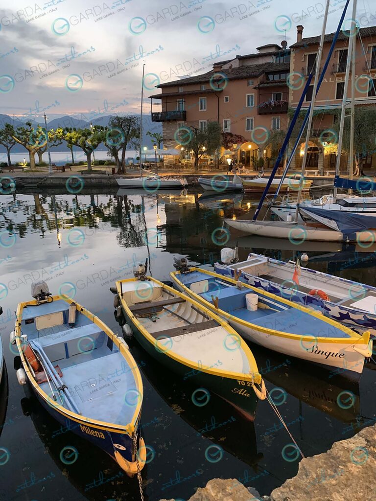 Torri del Benaco – boats in the evening