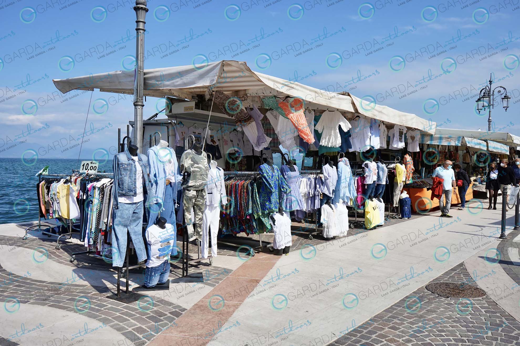 Lazise - market