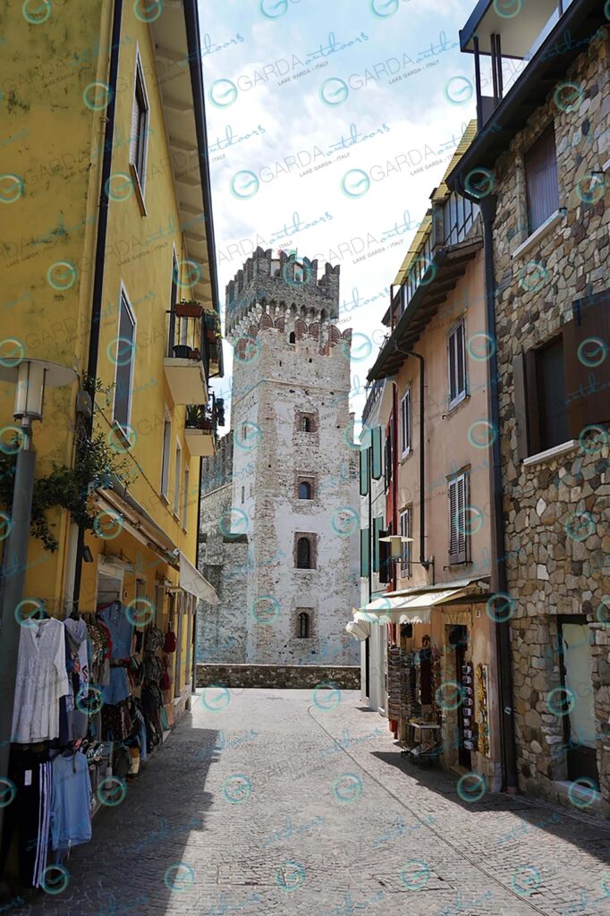 Sirmione – alley with castle
