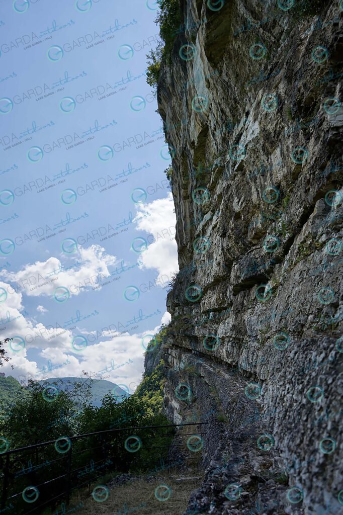 Eremo di San Colombano – rocks