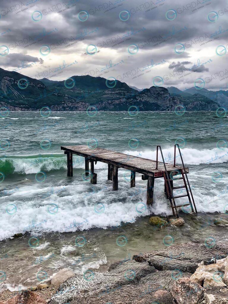 Castelletto di Brenzone – pier and waves