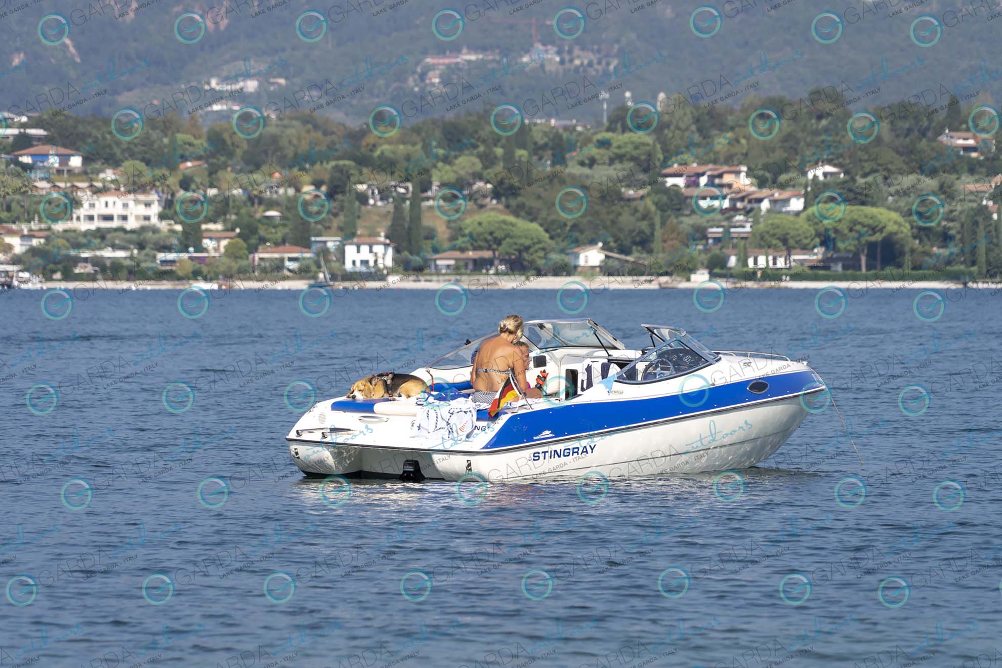 motorboat lake garda