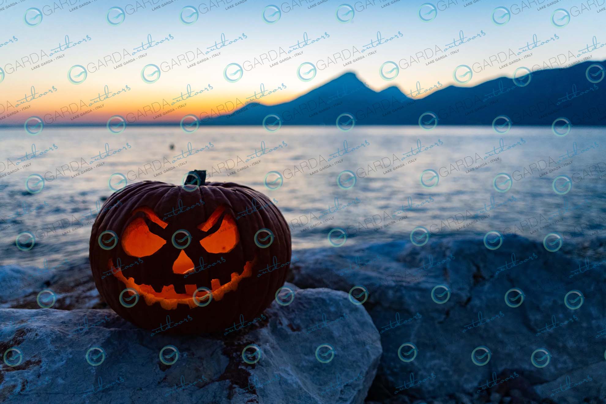 halloween lake garda