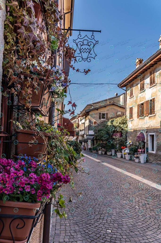 Bardolino alleys with flowers